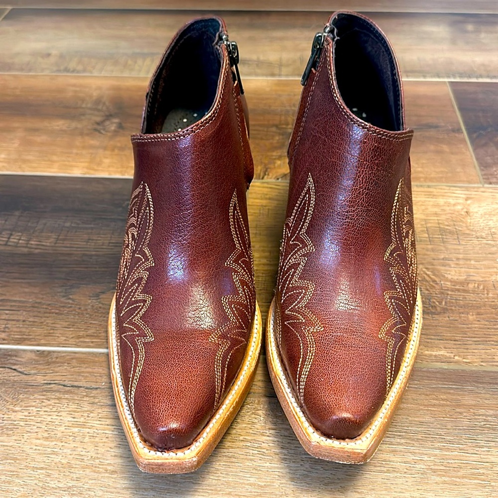 ARIAT Jolene Western Boot size 7, brand new